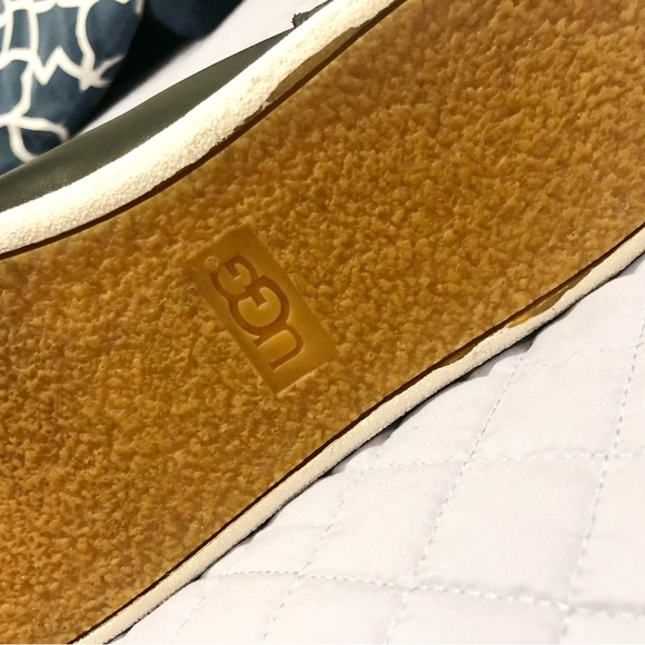 UGG men shoes/ black/ size 11 - Picture 8 of 8